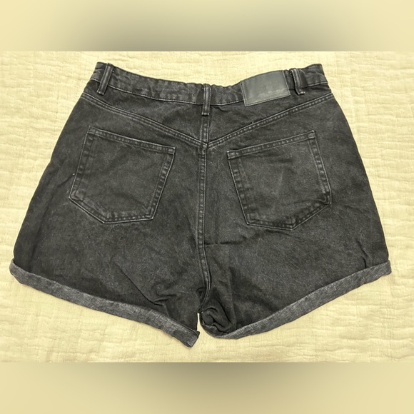 High-waisted denim shorts - Picture 2 of 4